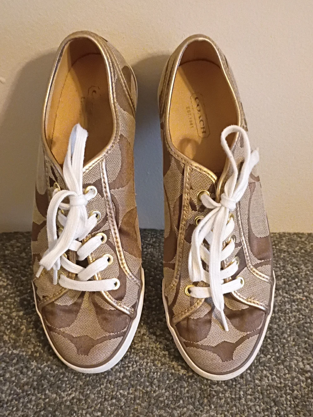 Coach Signature Canvas Low-Top Sneakers in Beige and Brown Size 9